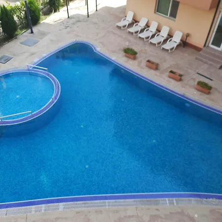 With Pool View, Sunny סאני ביץ'