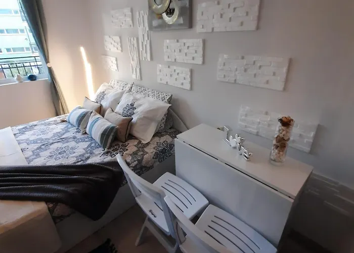 With Pool View, Sunny דירה *